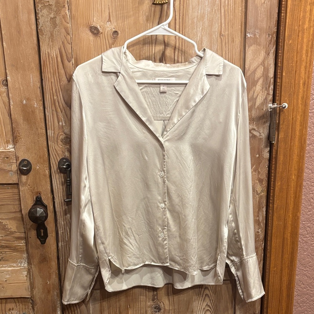 Banana Republic Silky Cream Button Down Shirt